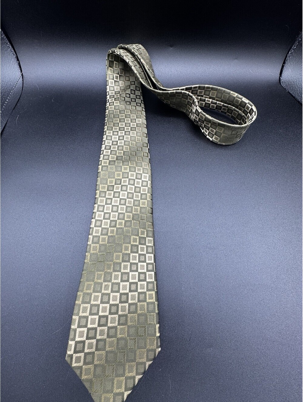 Kenneth Cole Reaction 100% Silk Tie Gray Olive Geometric Square Pattern Mens